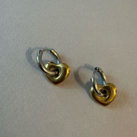 Gold and Silver Heart Hoop Earrings A1481 - Picture 3 of 4